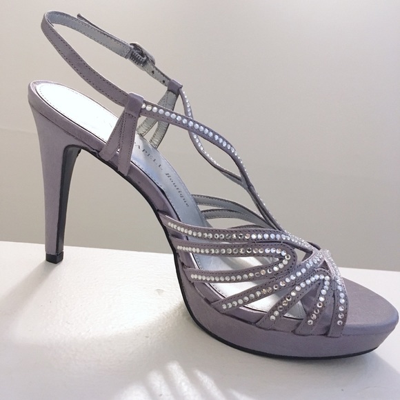 Adrianna Papell Shoes - ⬇️⬇️NWOB Adrianna Papell Platform Silver Pump